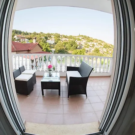 Apartman Mirmidones Anesis *