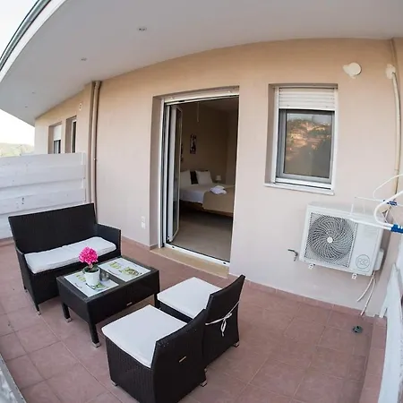 Mirmidones Anesis Apartman *